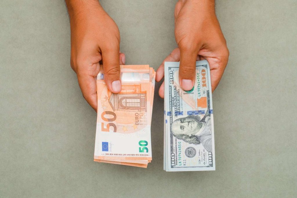 why do exchange rates change